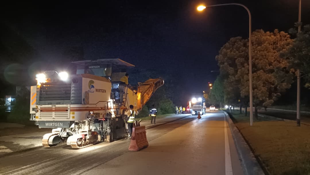 Wirtgen milling machine working at night with traffic control cones